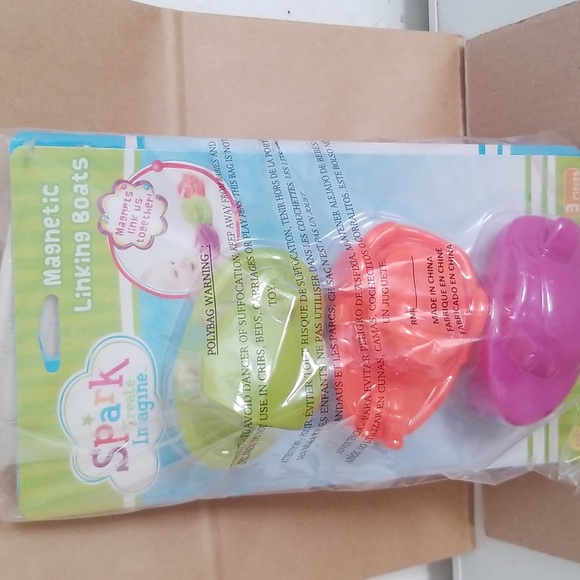 MAGNETIC LINKING BOATS TOYS FOR KIDS - Picture 2 of 2